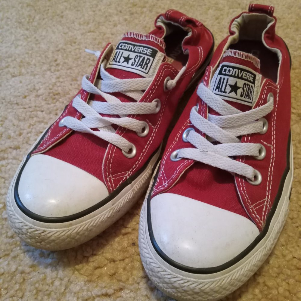 Converse Women's Size 8 Elastic Back Shoreline Slip On Sneakers in Red